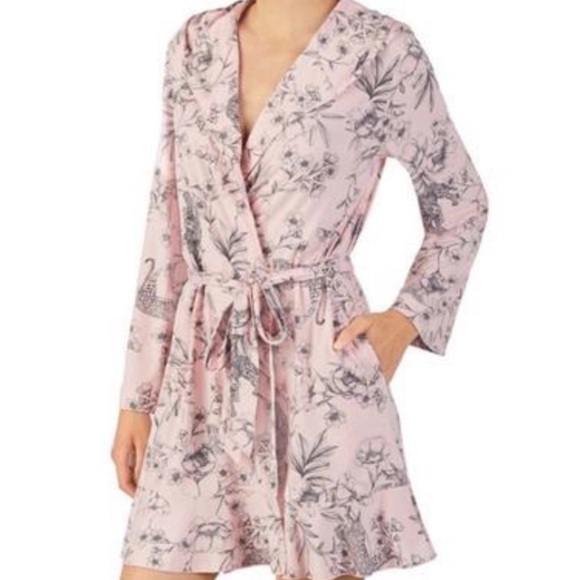 Betsey Johnson Other - 🆕Betsey Johnson Baby Pink Floral Robe Super Soft Women’s Size XS/S